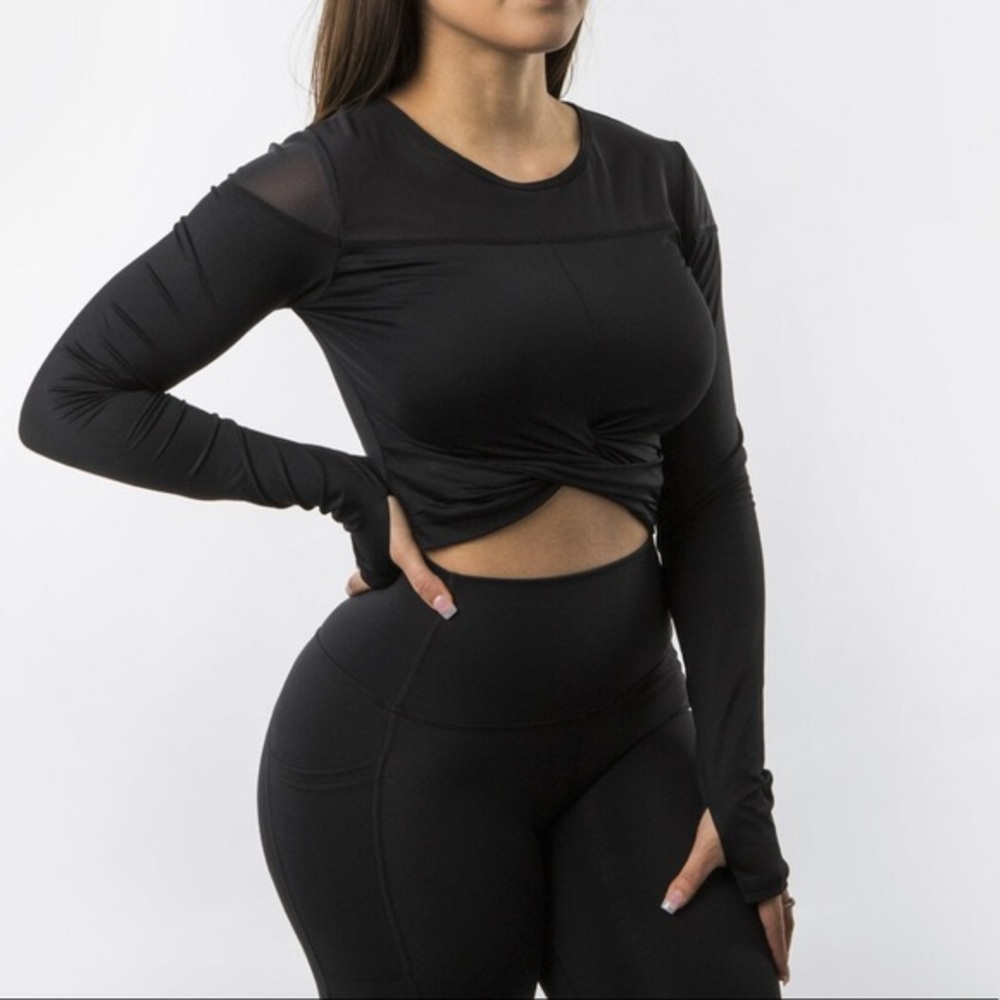 BuffBunny Long Sleeve Knotty Top Black Size Medium